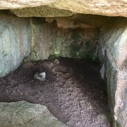 Porth Hellick Down Burial Chamber - Burial chamber interior