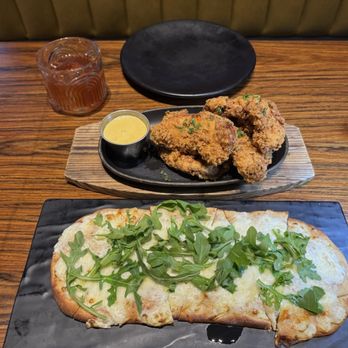 Taffer's Tavern Midtown Atlanta - Cheesy flatbread and fried chicken tenders - American Near Me - Atlanta, Georgia Taffer's Tavern Midtown Atlanta - Cheesy flatbread and fried chicken tenders - American Near Me - Atlanta, Georgia