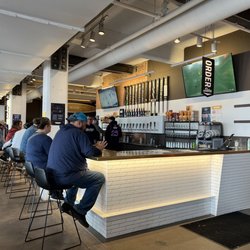 Headflyer Brewing - Bar