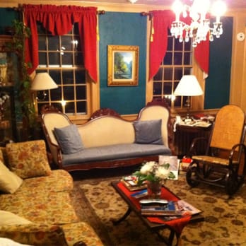 William's Grant Inn Bed & Breakfast - Common area - Bed & Breakfast Near Me - Bristol, Rhode Island
