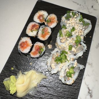 Itoko - Spicy tuna roll and XO Scallop - Japanese Near Me - Chicago, Illinois Itoko - Spicy tuna roll and XO Scallop - Japanese Near Me - Chicago, Illinois