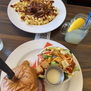 Hen House Eatery - Kickin' Chicken Sandwich  Hen House Macaroni - n - Cheese Bowl with pulled pork - Breakfast & Brunch Near Me - Minneapolis, Minnesota