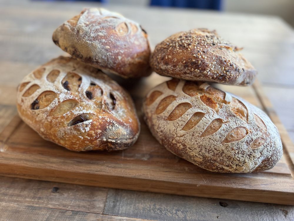 Bread Board Boutique Logo