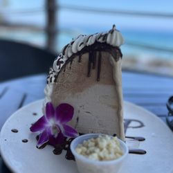 On The Rocks - Mud pie with coffee ice cream