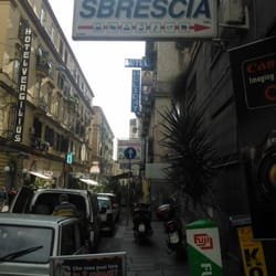 Sbrescia - Insegna di Sbrescia, nei pressi di Piazza Garibaldi (zona stazione centrale) a Napoli.