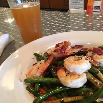 Shipwrecked Brew Pub - American Near Me - Egg Harbor, Wisconsin