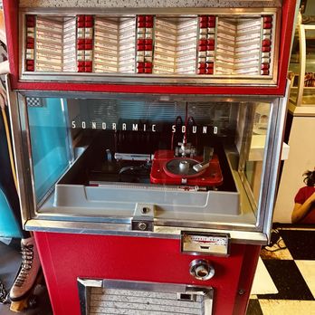 Johnny's Jukebox Diner - Diners Near Me - Chilliwack, British Columbia