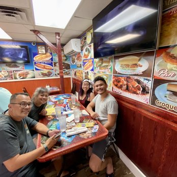 La Niña Restaurant - 11.24.22 indoor dining - Cuban Near Me - Marathon, Florida