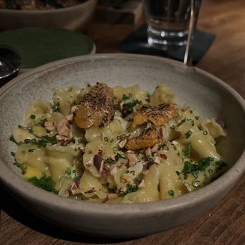 Verse - Dungeness crab pasta - Seafood Near Me - Toluca Lake, California