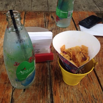 La Pancha - El agua en botella cool $15 y el mix de papas fritas y batatas fritas: $20 - Restaurants Near Me - San Isidro, C