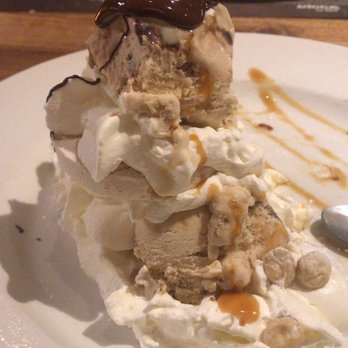 Woody's House - Ice cream and caramel sauce. - American Near Me - Steenwijk, OV