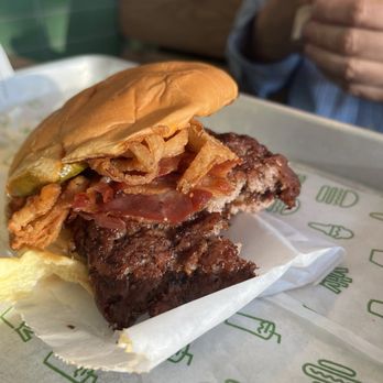 Shake Shack The Boulevard - Hot Dogs Near Me - Buffalo, New York