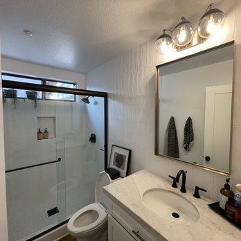 Roxanne's Cleaning Solutions - Guest Bathroom looks absolutely great!!! - Home Cleaning Near Me