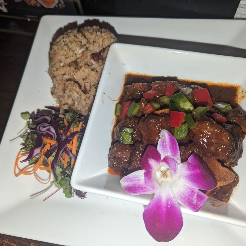 Drips Restaurant and Lounge - Oxtails were great but the rice was very skimpy - Lounges Near Me - Bronx, New York