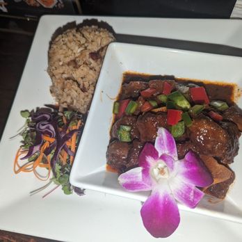 Drips Restaurant and Lounge - Oxtails were great but the rice was very skimpy - Lounges Near Me - Bronx, New York Drips Restaurant and Lounge - Oxtails were great but the rice was very skimpy - Lounges Near Me - Bronx, New York