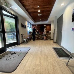 Canyons Veterinary Clinic - Waiting room