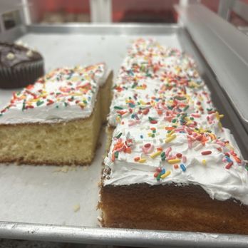 Panaderia La Jalisience - a variety of pastries - Bakeries Near Me - Woodland, California Panaderia La Jalisience - a variety of pastries - Bakeries Near Me - Woodland, California