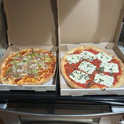 Delizia's Pizza & Kitchen - Delizias Brothers Special Pizza, Margherita 16"