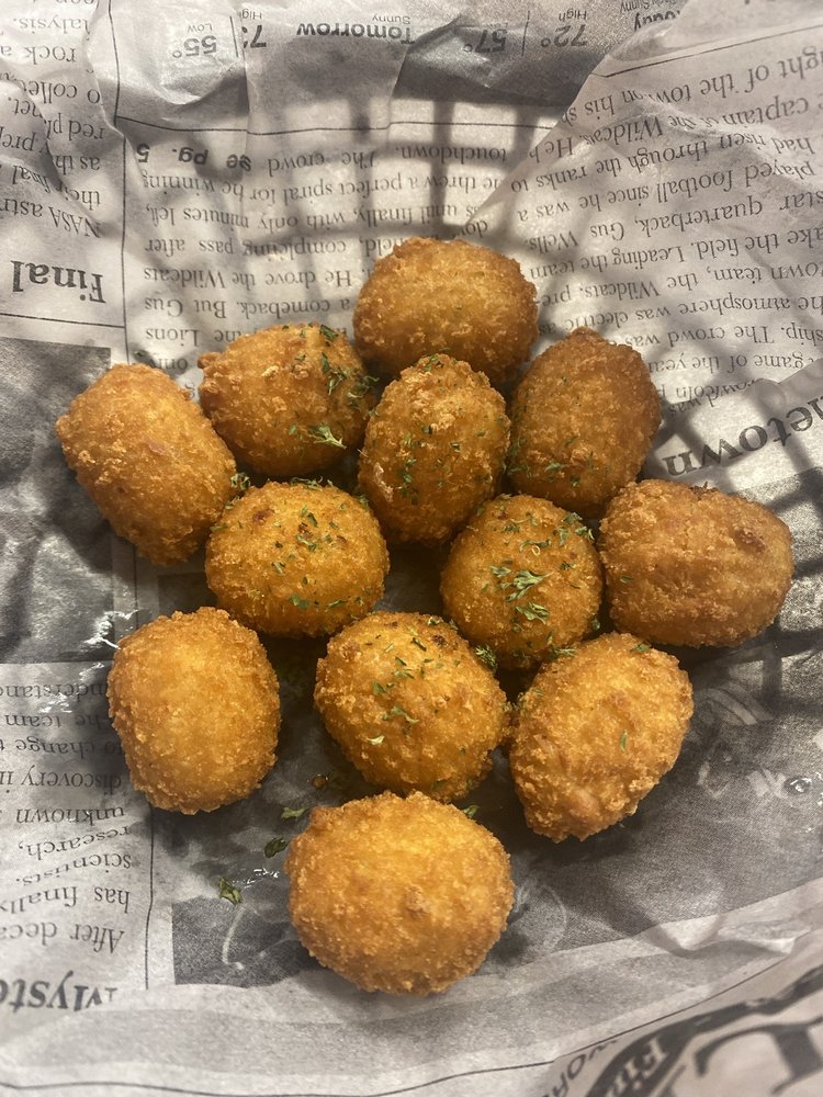 CRAB & CATFISH Updated April 2024 14 Photos 2538 E Kenosha St