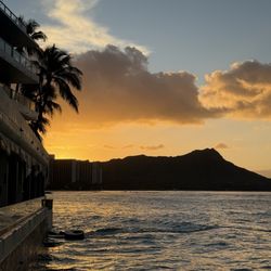 OUTRIGGER Reef Waikiki Beach Resort - Sunrise and diamond head