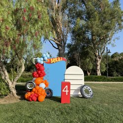Bounce House City - Backdrop and balloon design