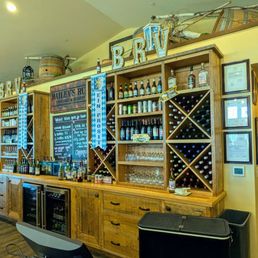 Wine bar! Wine bar!