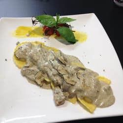 Le Vigne - Mezzelune ripieni con crema al tartufo e sugo con asparagi, mascarpone e porcini! Hmmmm