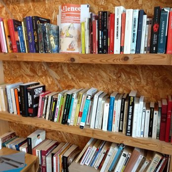 Simple Food - Un coin lecture en salle - Breakfast & Brunch Near Me - Lyon, 69