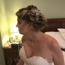 A La Mode Hair Design
