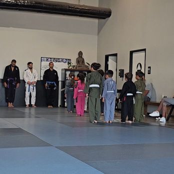Kainga Jiu Jitsu - Childrens beginner class bowing out. - Brazilian Jiu-jitsu Near Me - San Diego, California Kainga Jiu Jitsu - Childrens beginner class bowing out. - Brazilian Jiu-jitsu Near Me - San Diego, California