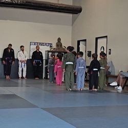 Kainga Jiu Jitsu - Childrens beginner class bowing out.