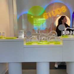 STUDS - Front desk