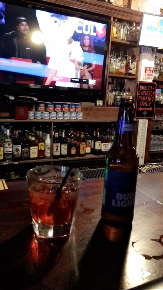 THE DOG HOUSE SALOON 38 Photos & 30 Reviews 777 Tehachapi Blvd