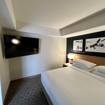 Delta Hotels Calgary Downtown - Hotels Near Me - Calgary, Alberta