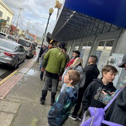 Egyptian Theatre - The line outside