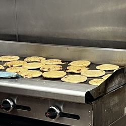 Pupusas Salvadorenas - Papusas being made to order!