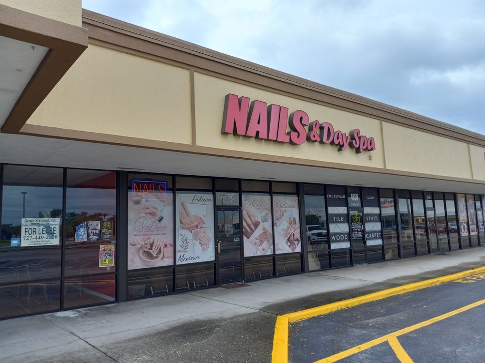 Glorious Nails & Spa Logo