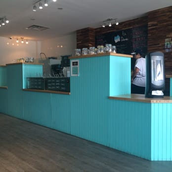 La Diperie - The overall look of the store. - Ice Cream & Frozen Yogurt Near Me - Dollard-des-Ormeaux, Quebec