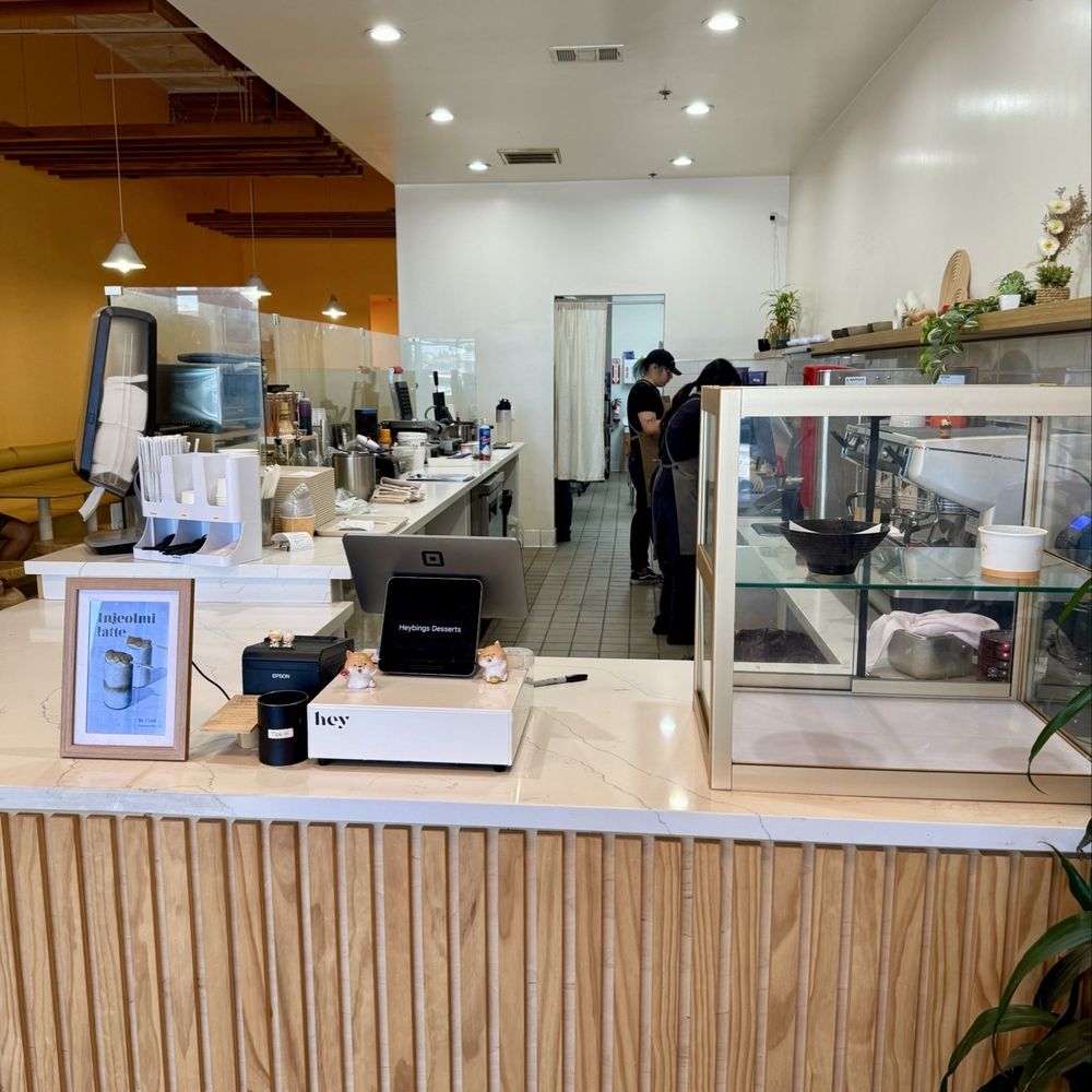 Heybings - Inside - Desserts Near Me - Costa Mesa, California Heybings - Inside - Desserts Near Me - Costa Mesa, California