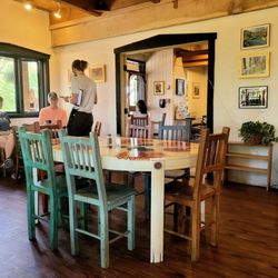 Farmhouse Cafe and Bakery - Not many people inside but there's a wait to sit outside