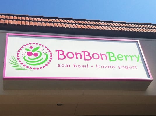 Bon Bon Berry Acai Bowl & Frozen Yogurt by null