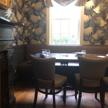 82 Queen - dining area - Southern Near Me - Charleston, South Carolina 82 Queen - dining area - Southern Near Me - Charleston, South Carolina