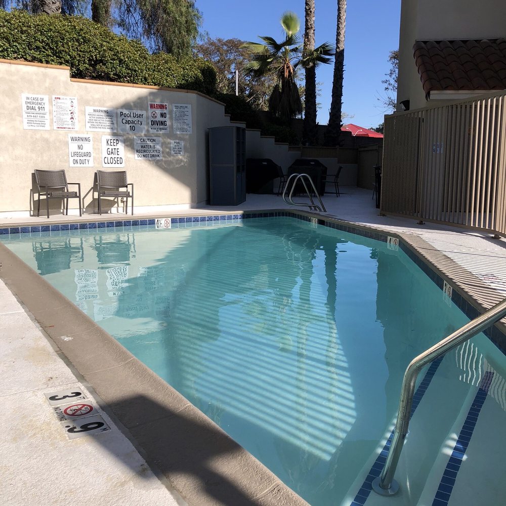 Holiday Inn Express - La Mesa - 04.04.25 -Dirty Pool, Outside in Ugly Area - Hotels Near Me - La Mesa, California
