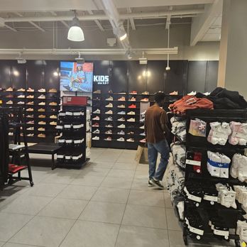 Foot Locker - Shoe Stores Near Me - Wheaton, Maryland