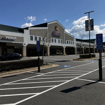 o GIANT - Updated January 2026 - 35 Reviews - 2551 John Milton Dr