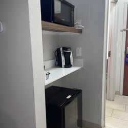 Holiday Inn Express & Suites Weatherford - Kitchenette area
