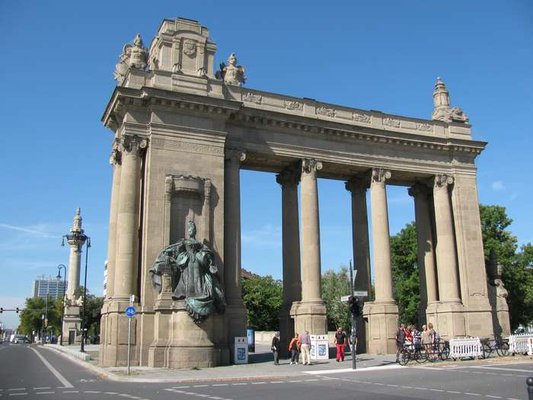 Charlottenburger Tor by null