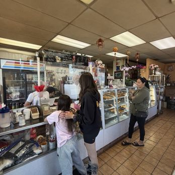 Munchkins Donuts Shop - Bakeries Near Me - Covina, California Munchkins Donuts Shop - Bakeries Near Me - Covina, California