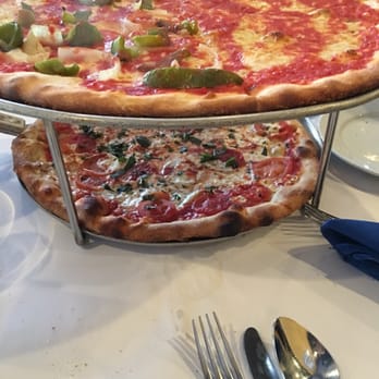 Gianna's - Ordered pizza! Service was great and had really clean bathrooms! - Italian Near Me - Yonkers, New York