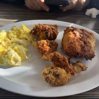 Perry’s Place - Chicken and eggs - Breakfast & Brunch Near Me - Anaheim, California